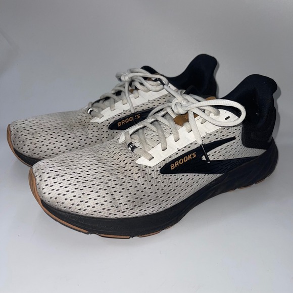 Athletic_Shoes